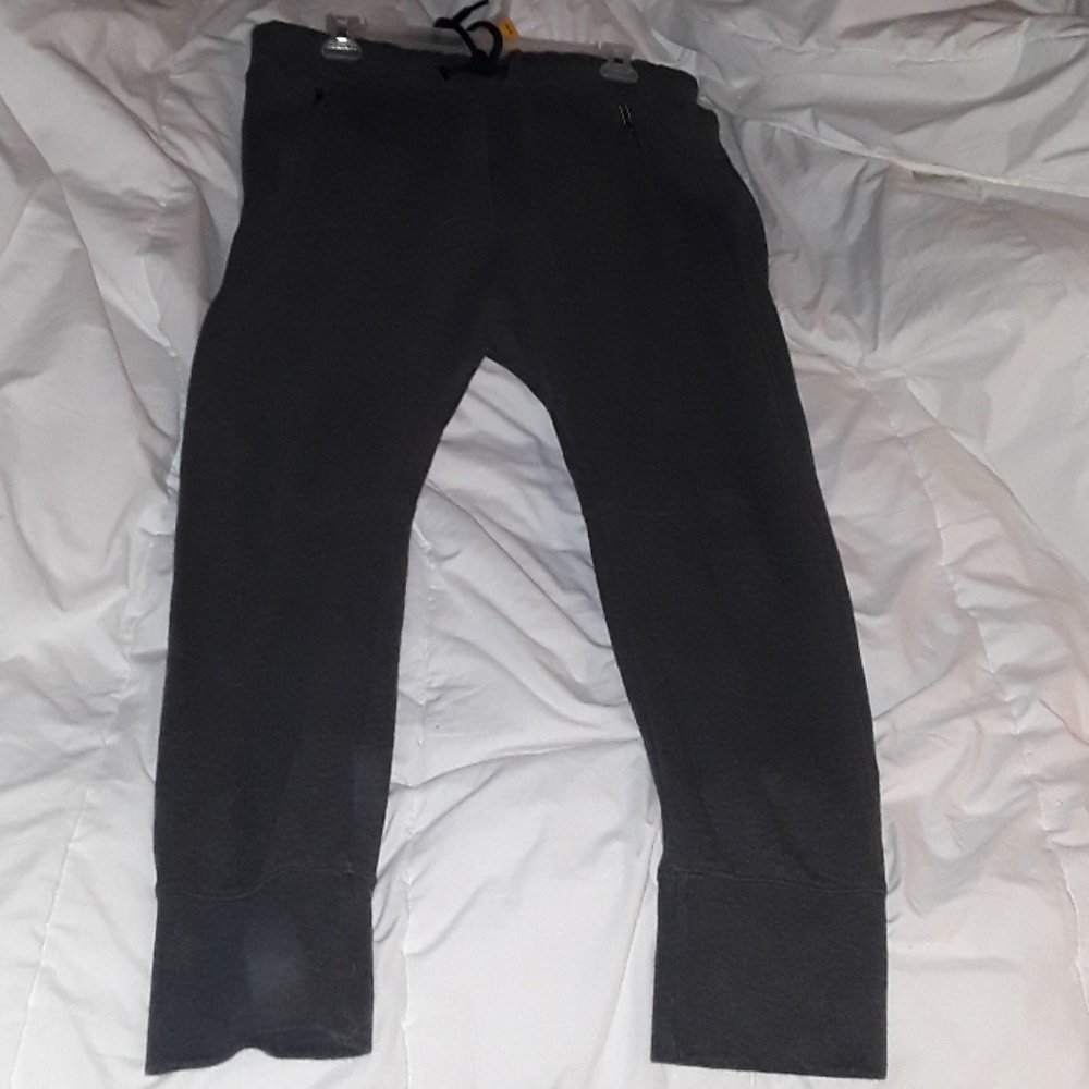 DIVIDED saggy-butt sweats